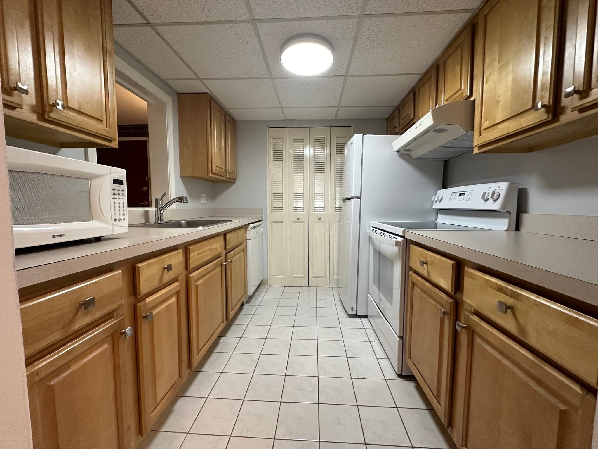 Condominium at 26 Greentree Ln # 31, Weymouth MA 02190, Weymouth, photo 7 of 16