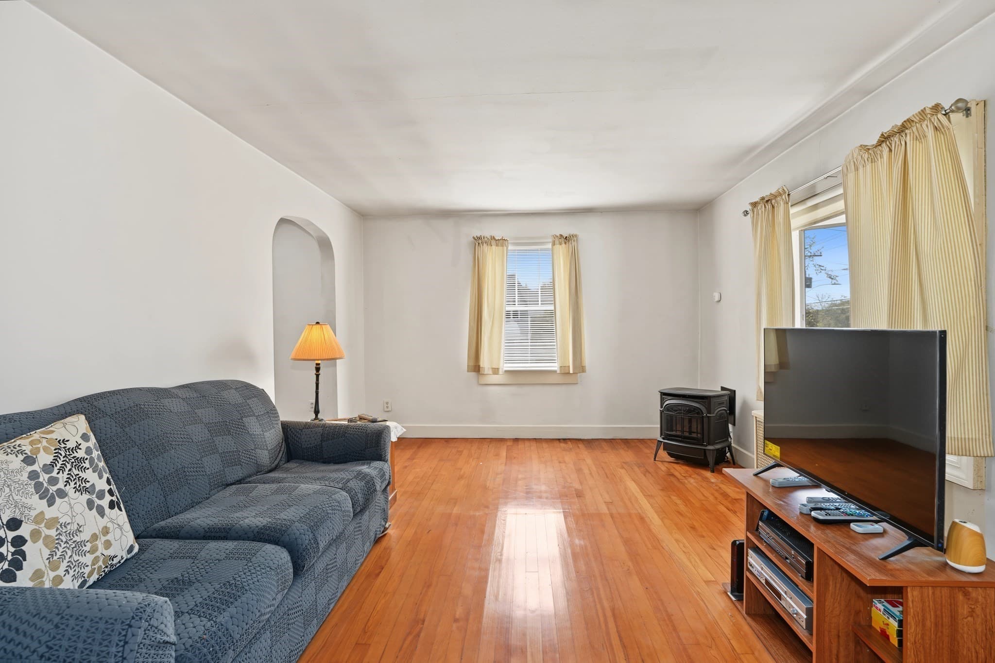 Single Family Residence at 675 Burncoat Street, Worcester MA 01606, Worcester, photo 3 of 22