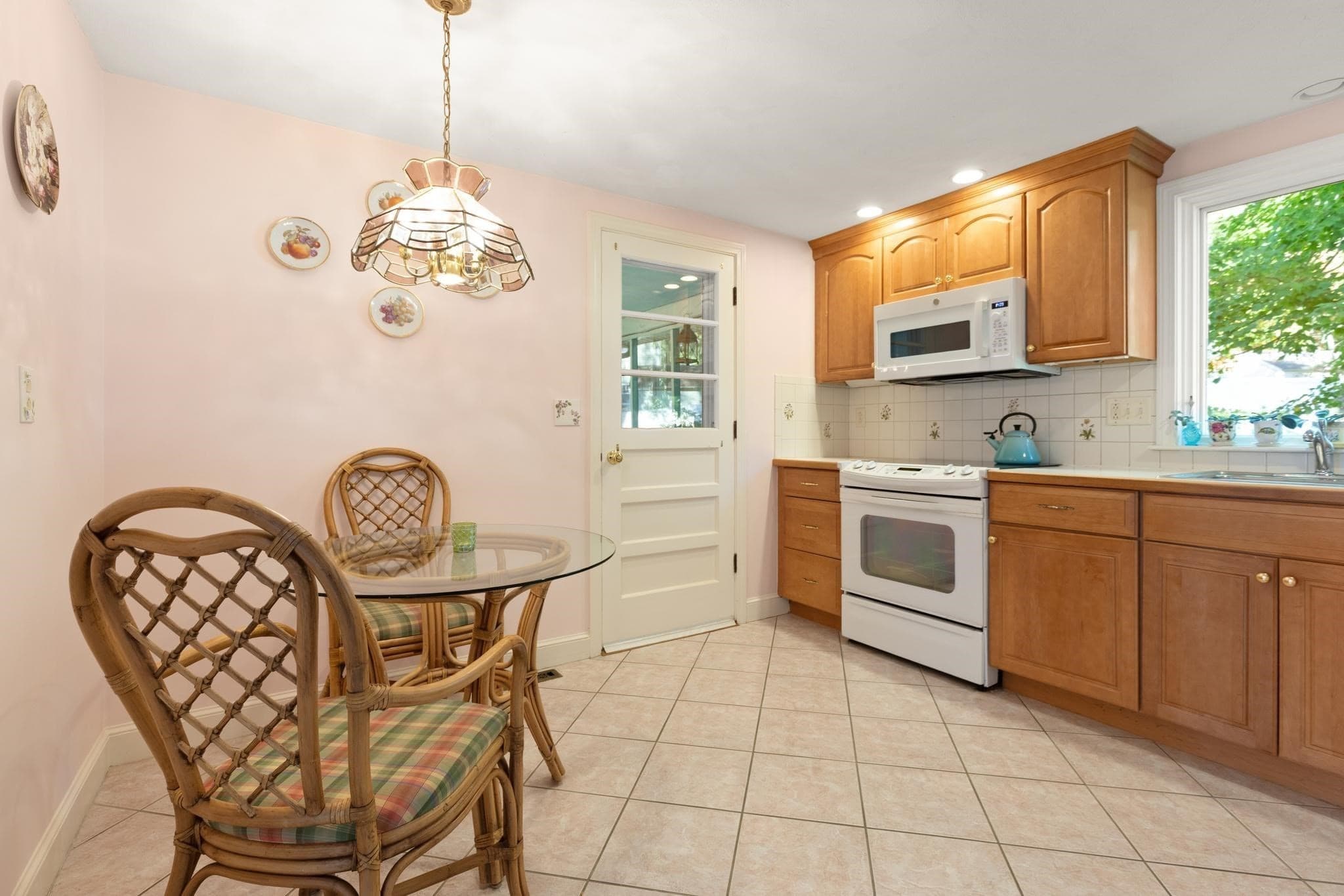 Single Family Residence at 33 Arcadia Rd, Norwood MA 02062, Norwood, photo 13 of 32