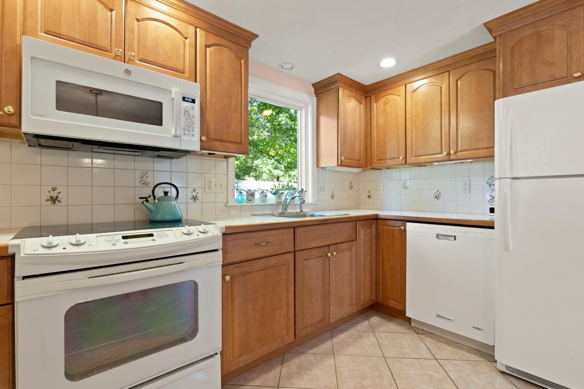 Single Family Residence at 33 Arcadia Rd, Norwood MA 02062, Norwood, photo 12 of 32