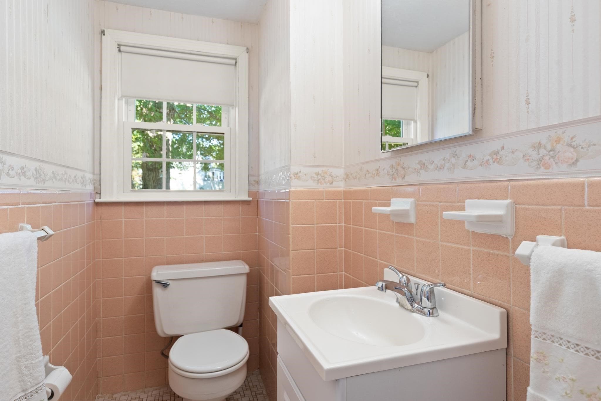 Single Family Residence at 33 Arcadia Rd, Norwood MA 02062, Norwood, photo 25 of 32