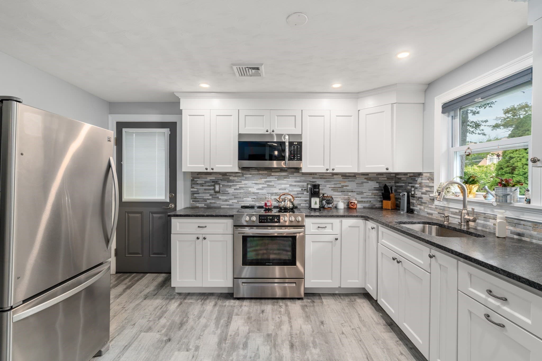Single Family Residence at 18 Julie Ave, Brockton MA 02301, Brockton, photo 6 of 29