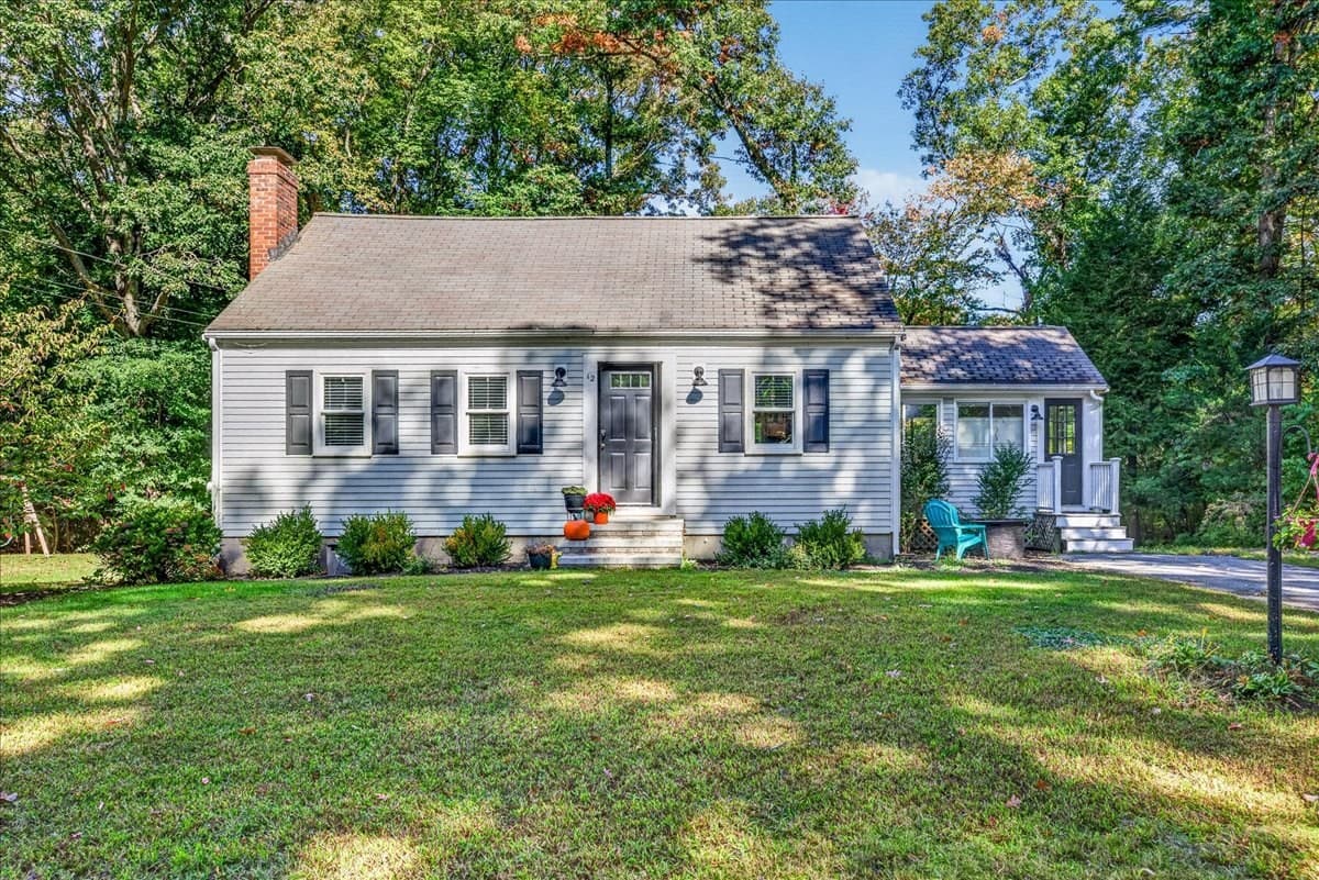 12 Pat Rd, Hanover MA 02339