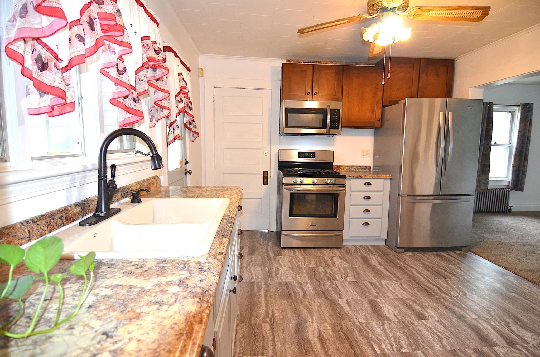Single Family Residence at 31 Barber St, Springfield MA 01109, Springfield, photo 3 of 12