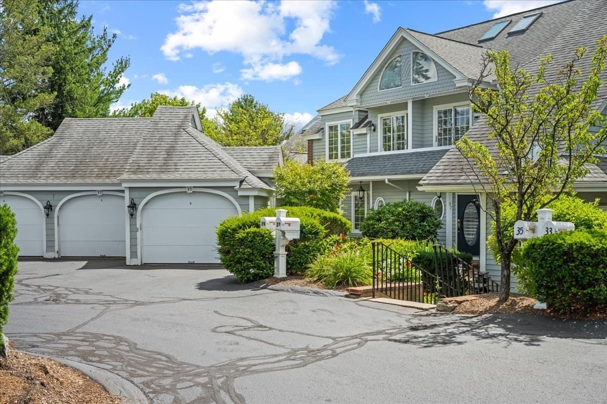 37 Eastern Point Dr # 35, Shrewsbury MA 01545