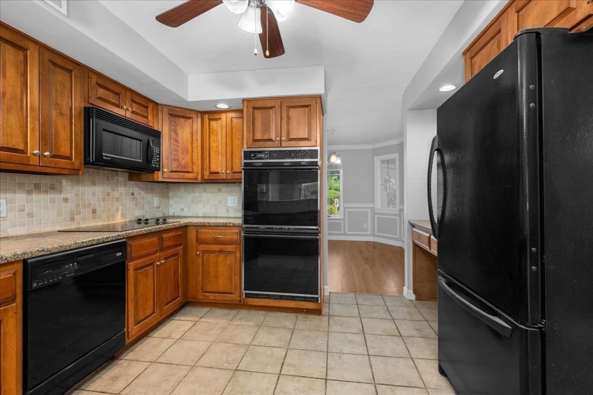 Condominium at 37 Eastern Point Dr # 35, Shrewsbury MA 01545, Shrewsbury, photo 9 of 42