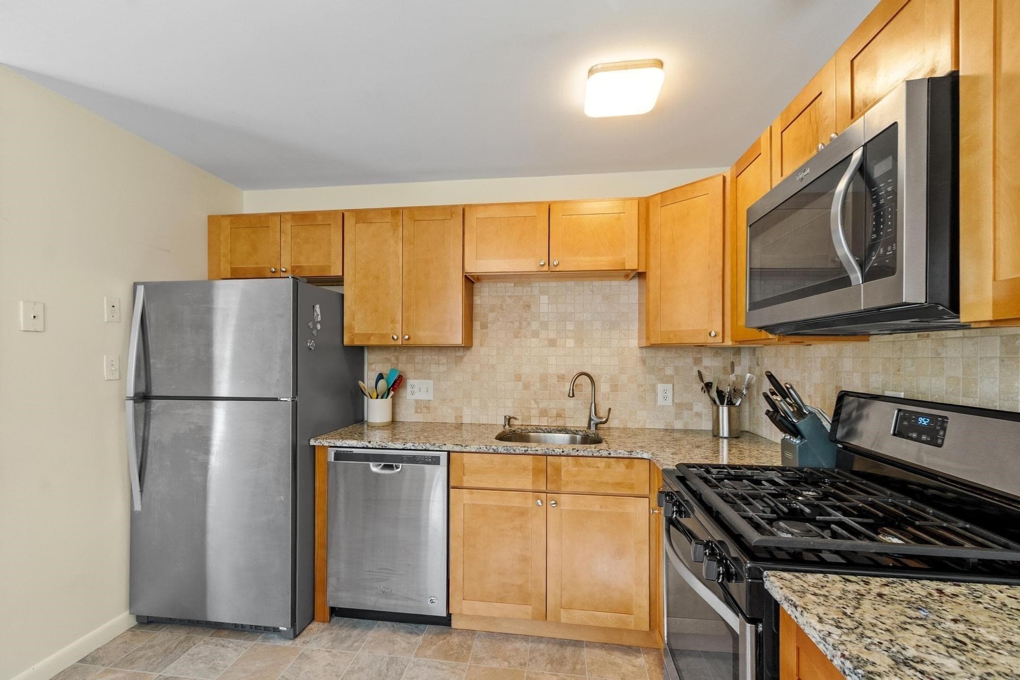 Condominium at 23 Edgelawn Ave # 5, North Andover MA 01845, North Andover, photo 6 of 23