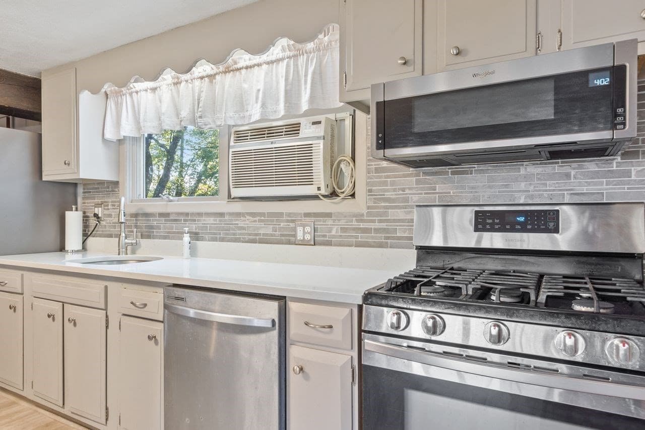 Single Family Residence at 33 Cushman Terrace Not Ave, Revere MA 02151, Revere, photo 7 of 41