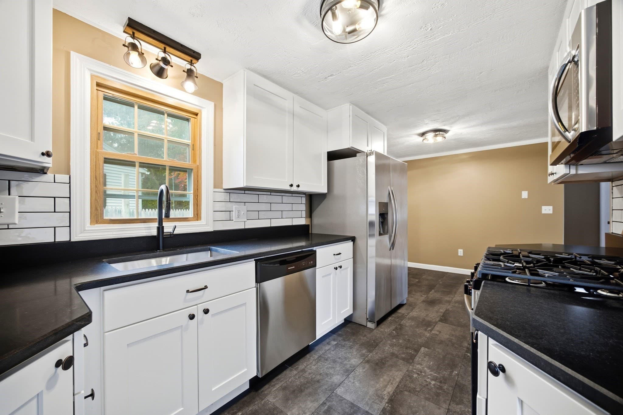 Single Family Residence at 114 Leatherleaf Dr, Springfield MA 01109, photo 3 of 35