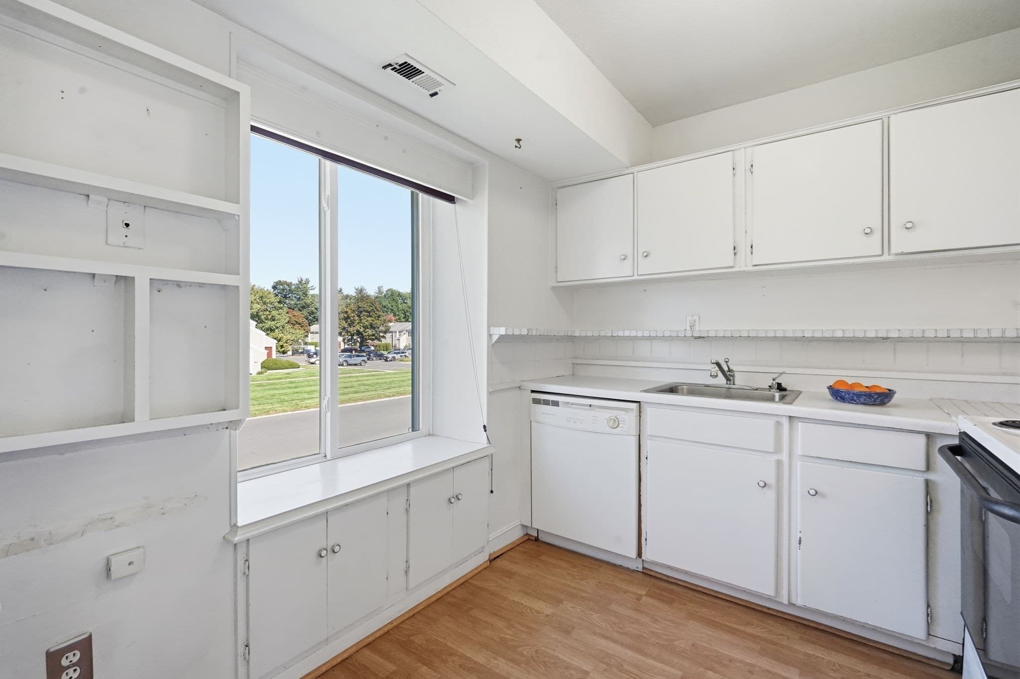 Condominium at 91 Nassau Drive # 91, Springfield MA 01129, Springfield, photo 17 of 37