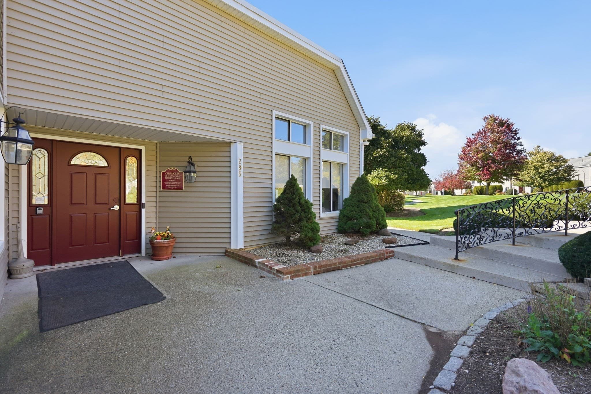 Condominium at 91 Nassau Drive # 91, Springfield MA 01129, Springfield, photo 26 of 37