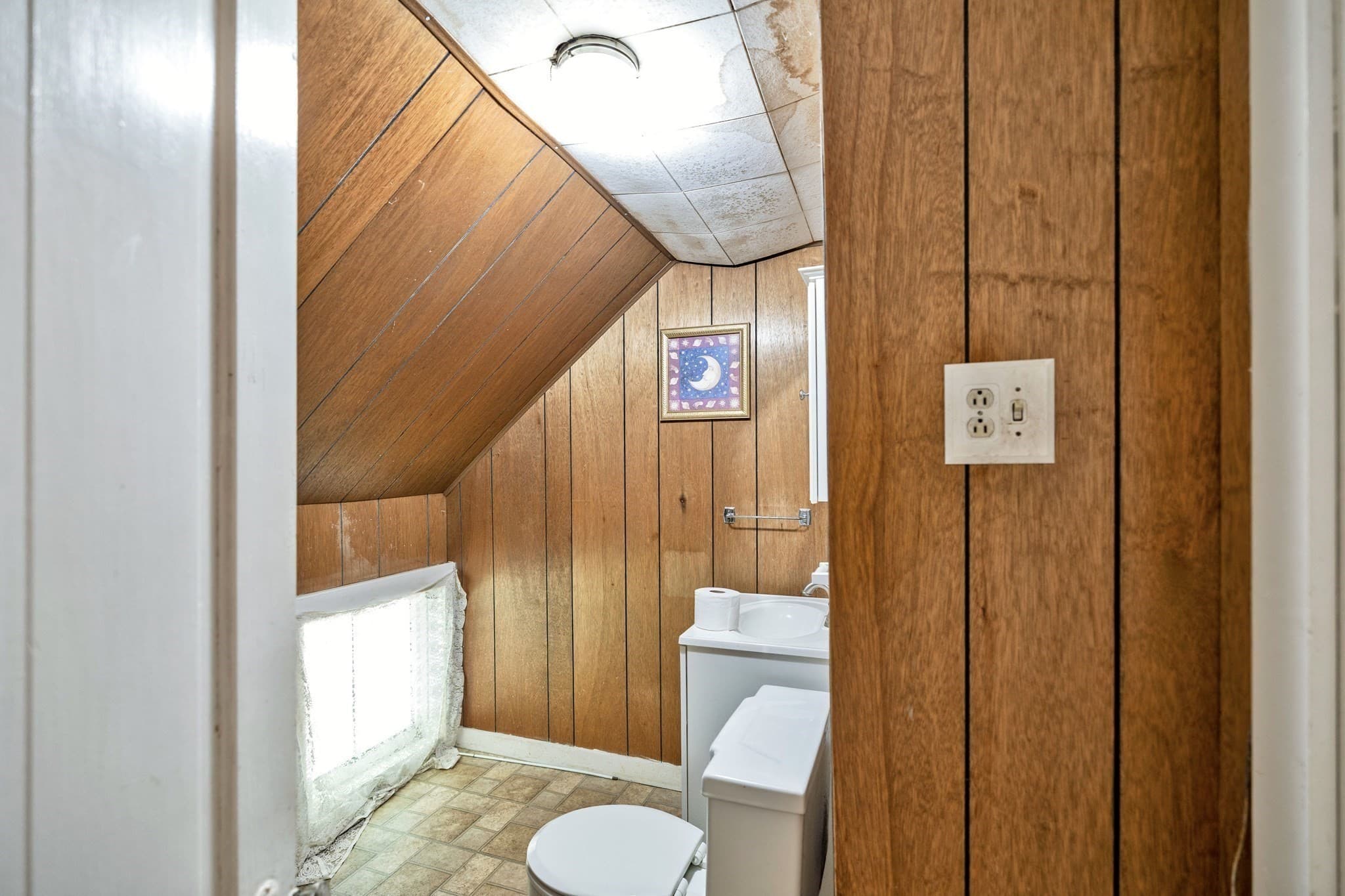 Single Family Residence at 99 Hart St, Taunton MA 02780, Taunton, photo 16 of 23