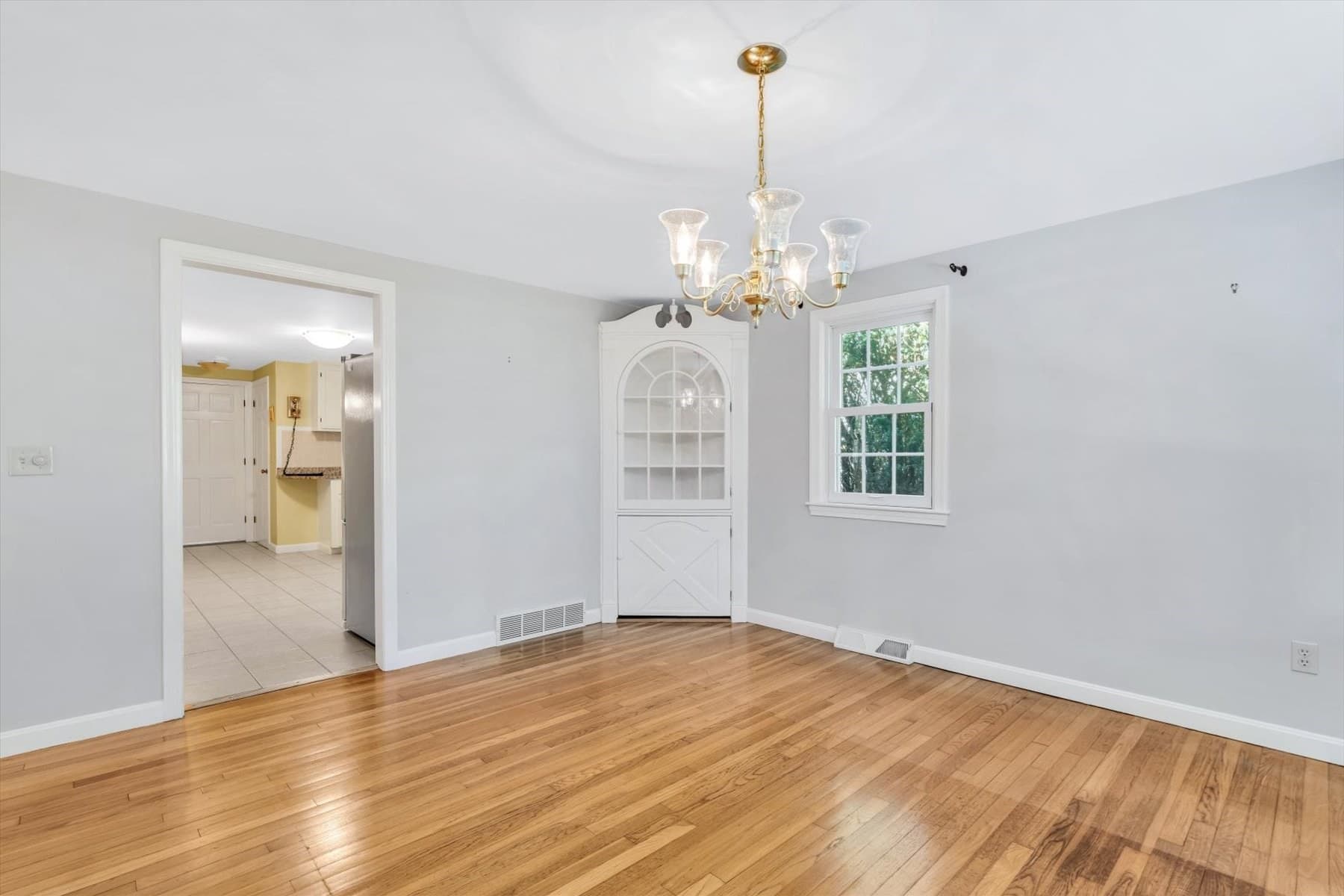 Single Family Residence at 105 Captain Chase Rd, Yarmouth MA 02601, Yarmouth, photo 12 of 39