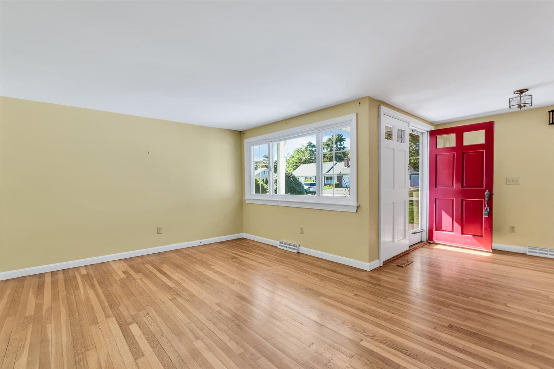 Single Family Residence at 105 Captain Chase Rd, Yarmouth MA 02601, Yarmouth, photo 3 of 39