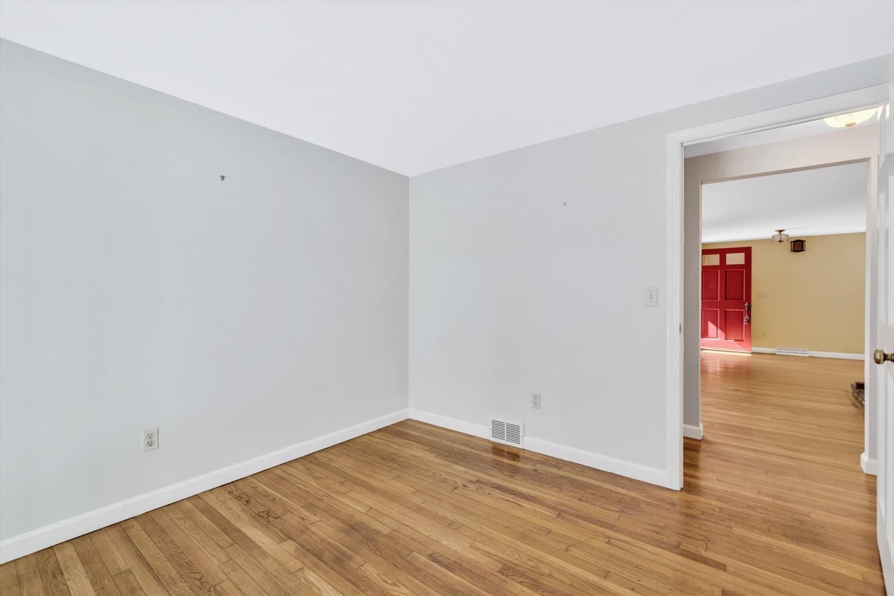 Single Family Residence at 105 Captain Chase Rd, Yarmouth MA 02601, Yarmouth, photo 18 of 39