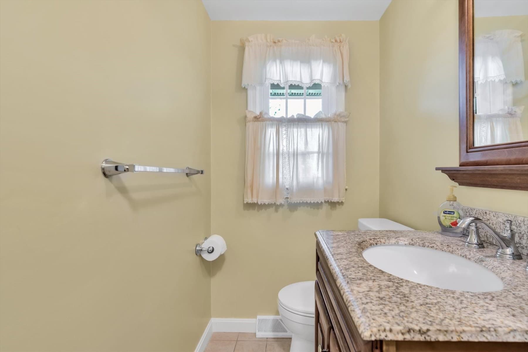 Single Family Residence at 105 Captain Chase Rd, Yarmouth MA 02601, Yarmouth, photo 11 of 39