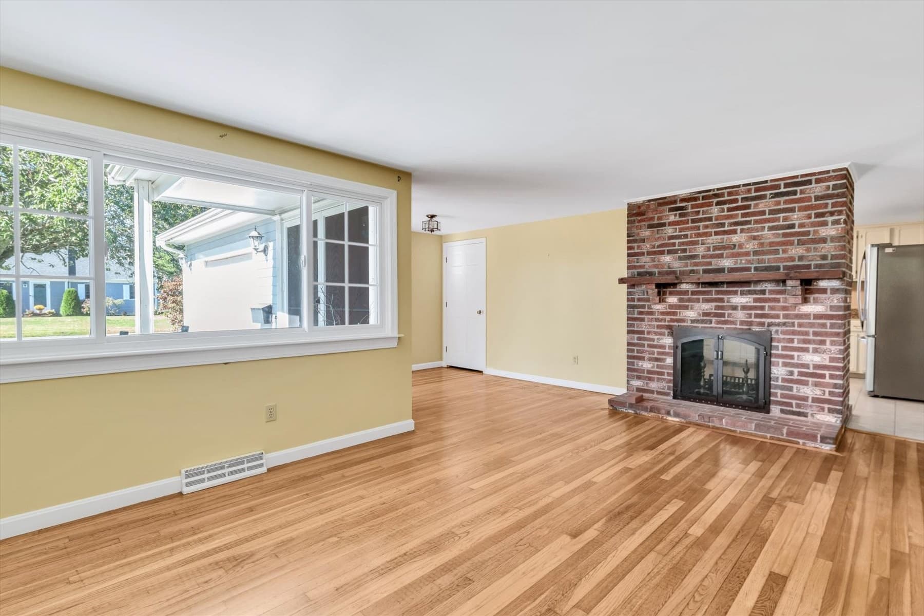 Single Family Residence at 105 Captain Chase Rd, Yarmouth MA 02601, Yarmouth, photo 4 of 39