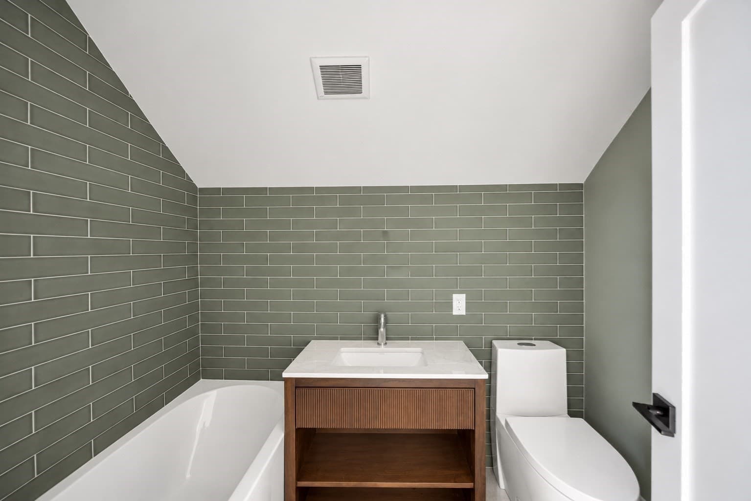 Condominium at 64 Dalby St # 3, Newton MA 02458, Newton, photo 4 of 16
