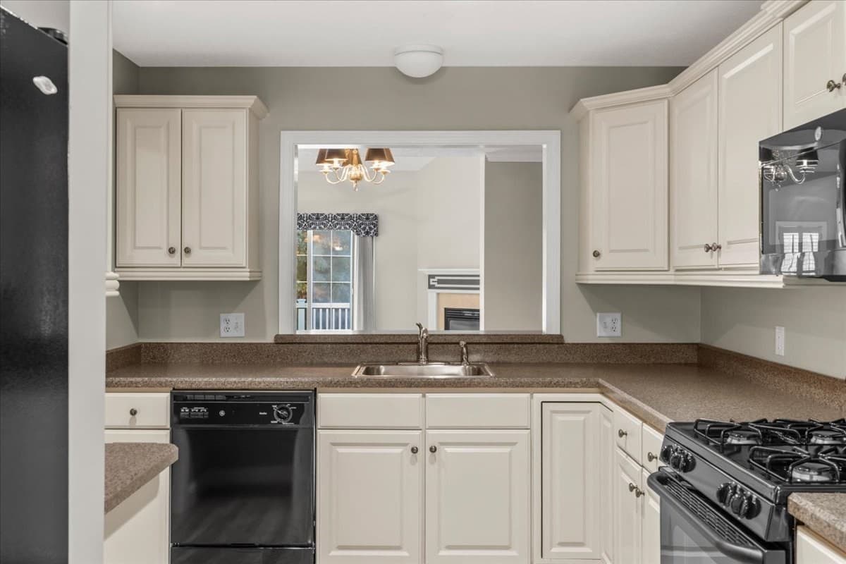Condominium at 877 Auburnville Way # N3, Whitman MA 02382, Whitman, photo 9 of 42