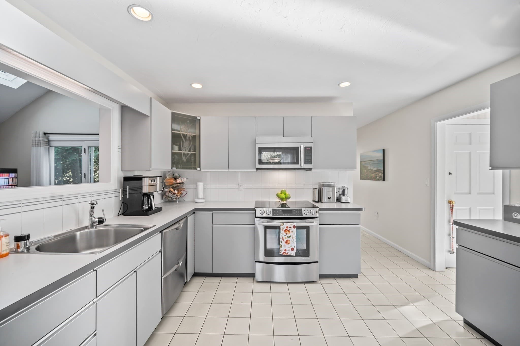 Single Family Residence at 101 Pine Hill Road, Southborough MA 01772, Southborough, photo 6 of 29