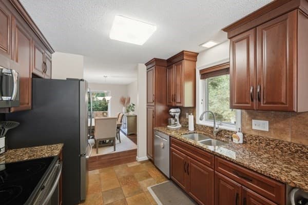 Condominium at 66 Bentwood Dr # 66, Sturbridge MA 01566, Sturbridge, photo 7 of 35