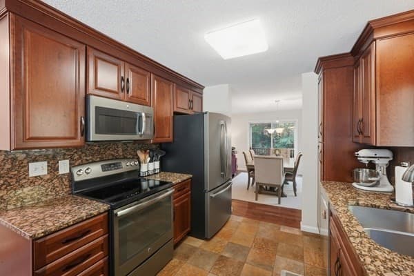 Condominium at 66 Bentwood Dr # 66, Sturbridge MA 01566, Sturbridge, photo 9 of 35