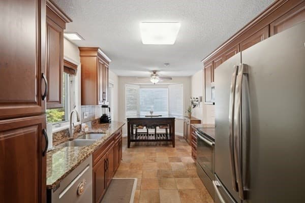Condominium at 66 Bentwood Dr # 66, Sturbridge MA 01566, Sturbridge, photo 8 of 35