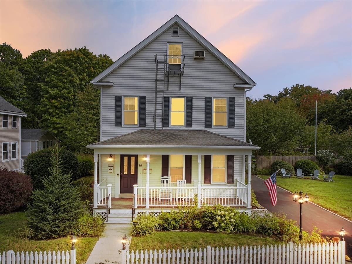 98 E Water St, Taunton MA 02780