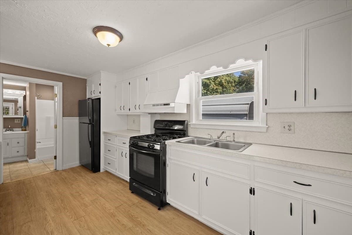 2 Family - 2 Units Up/Down at 98 E Water St, Taunton MA 02780, Taunton, photo 18 of 38