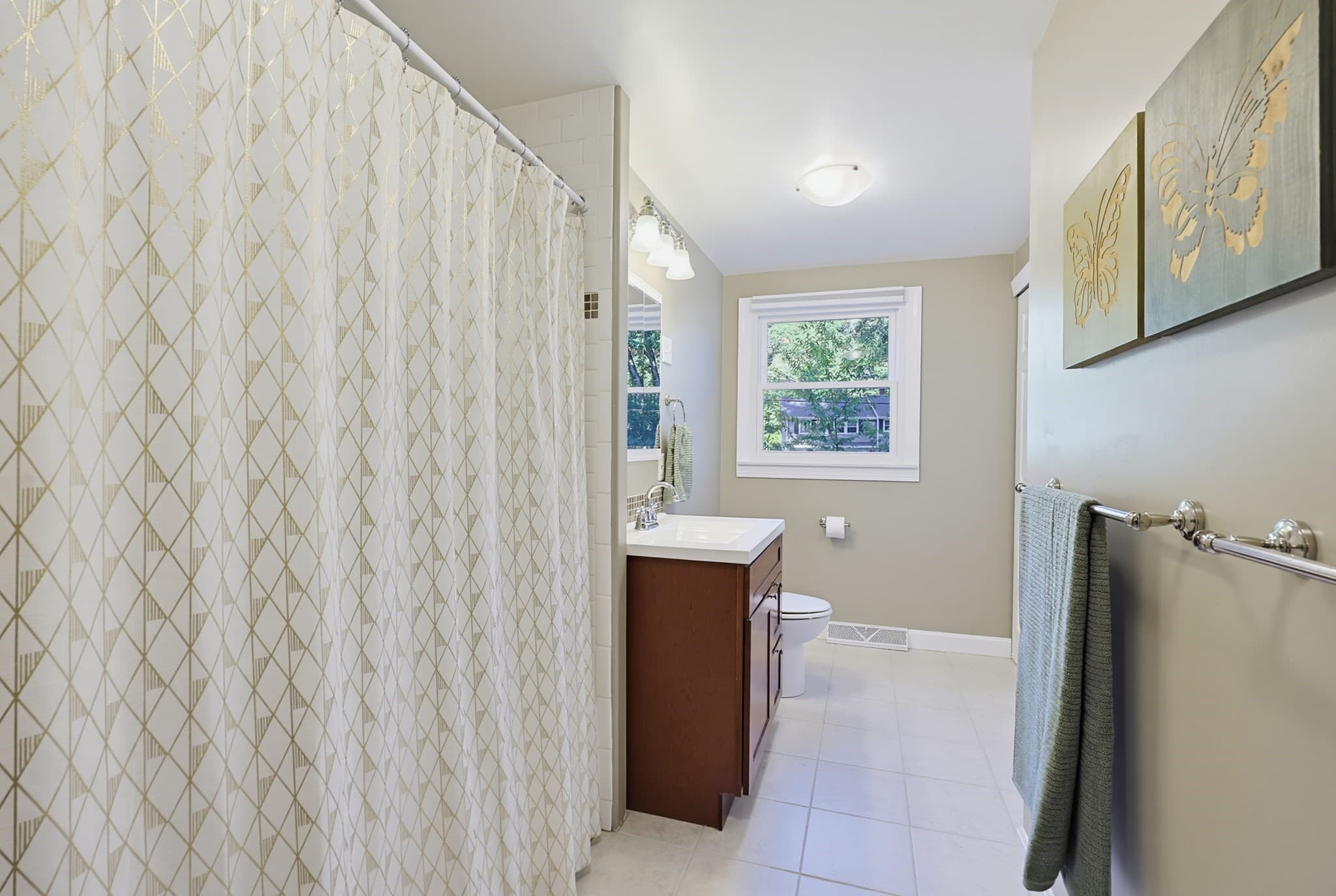 Single Family Residence at 38 Ledgewood Rd, Framingham MA 01701, Framingham, photo 27 of 35