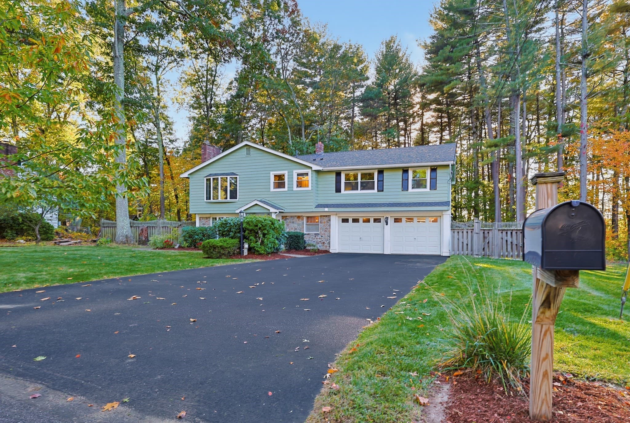 Single Family Residence at 38 Ledgewood Rd, Framingham MA 01701, Framingham, photo 2 of 35