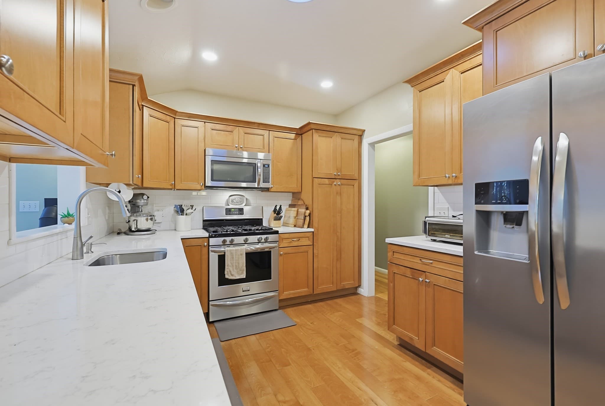 Single Family Residence at 38 Ledgewood Rd, Framingham MA 01701, Framingham, photo 13 of 35