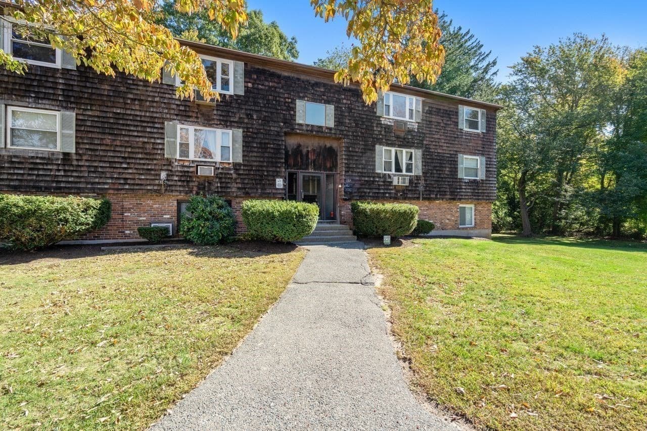 137 John A Dunn Memorial Dr # 6, Rockland MA 02370