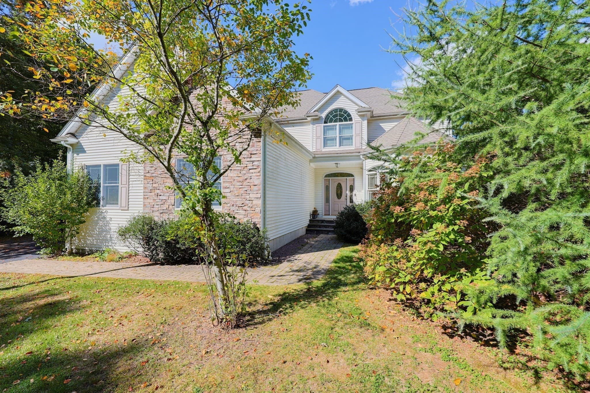 Single Family Residence at 428 Elmwood St, North Attleboro MA 02760, North Attleboro, photo 2 of 32