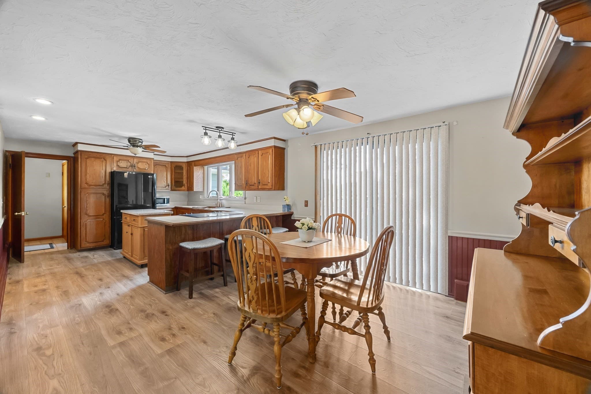 Single Family Residence at 26 Crowningshield Rd, Worcester MA 01604, Worcester, photo 6 of 36