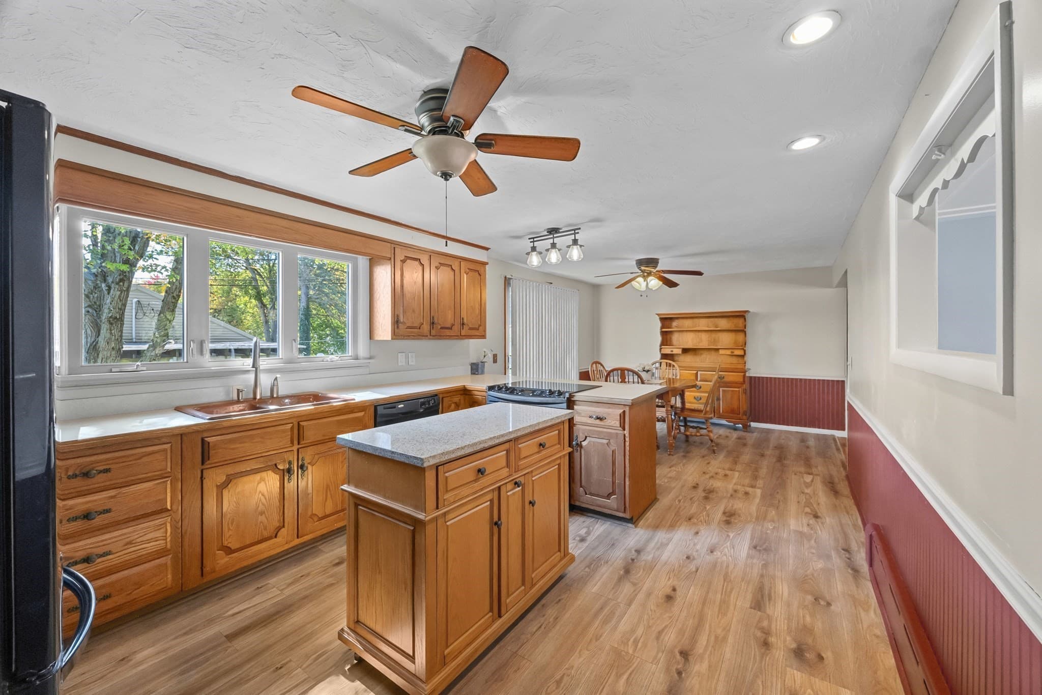 Single Family Residence at 26 Crowningshield Rd, Worcester MA 01604, Worcester, photo 5 of 36