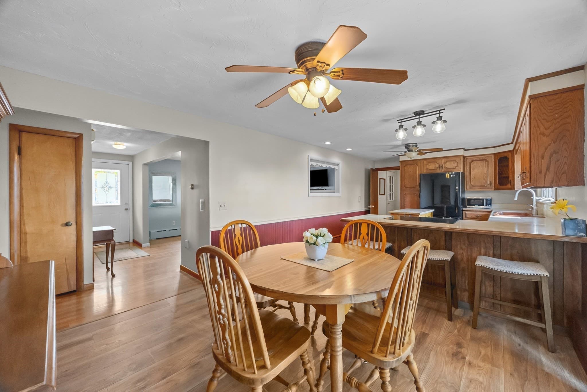 Single Family Residence at 26 Crowningshield Rd, Worcester MA 01604, Worcester, photo 8 of 36