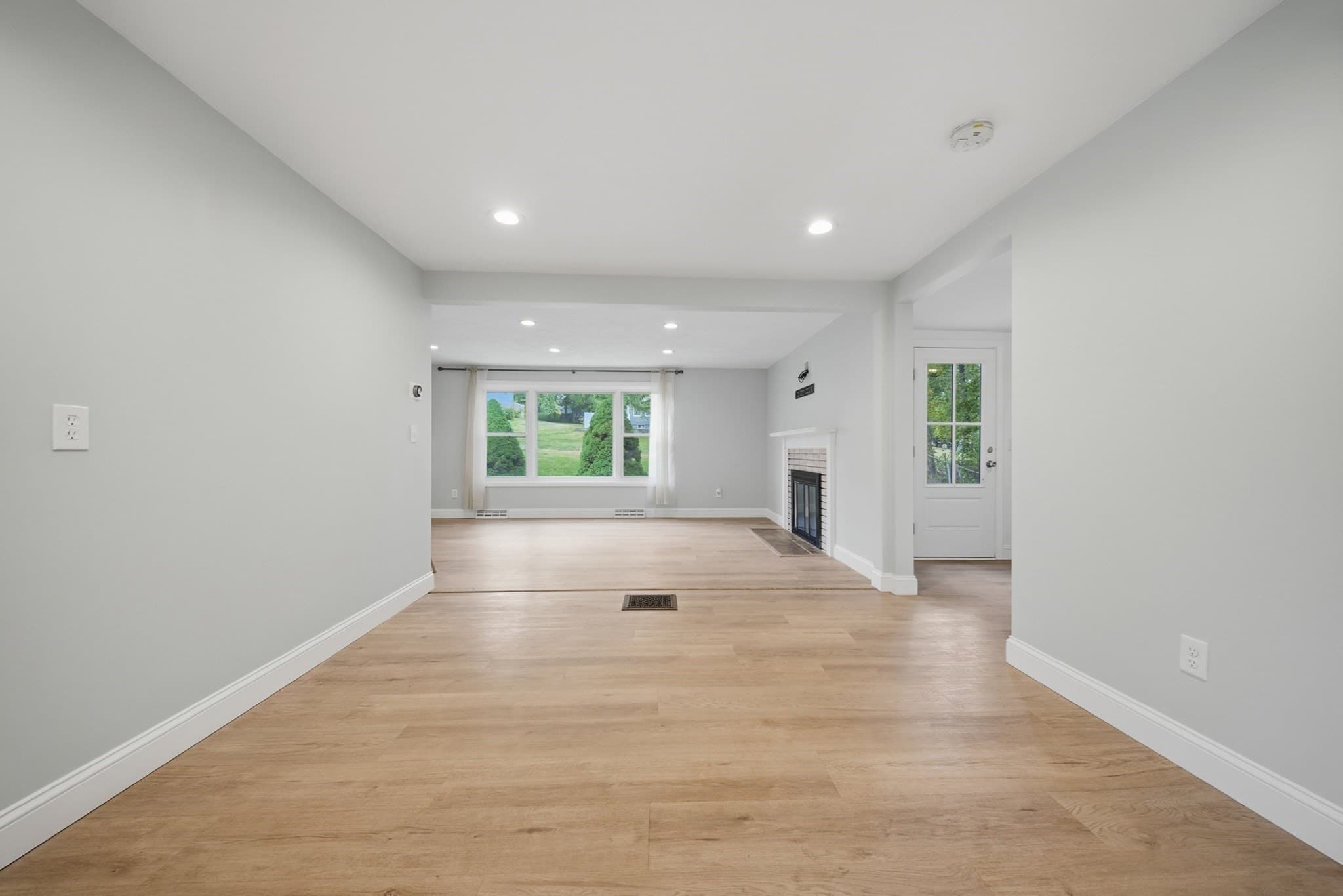 Single Family Residence at 4 Richardson Road, Hudson MA 01749, photo 9 of 36