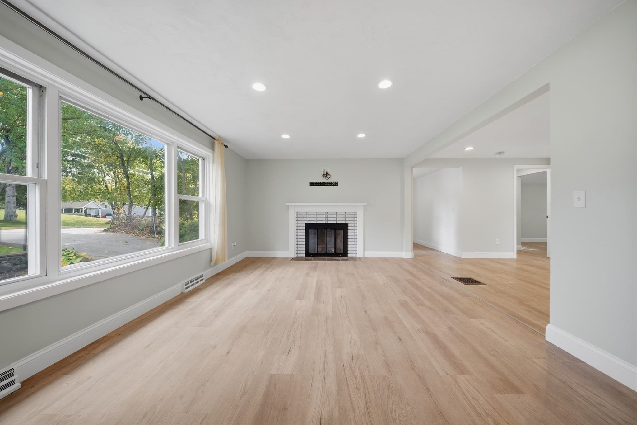 Single Family Residence at 4 Richardson Road, Hudson MA 01749, photo 4 of 36