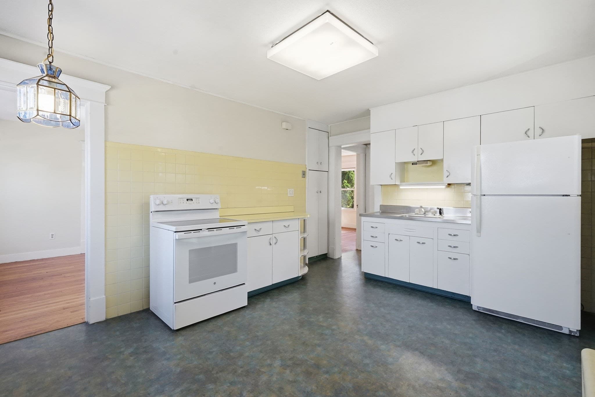 Multi Family at 124-126 Woodlawn St, Springfield MA 01108, Springfield, photo 23 of 41