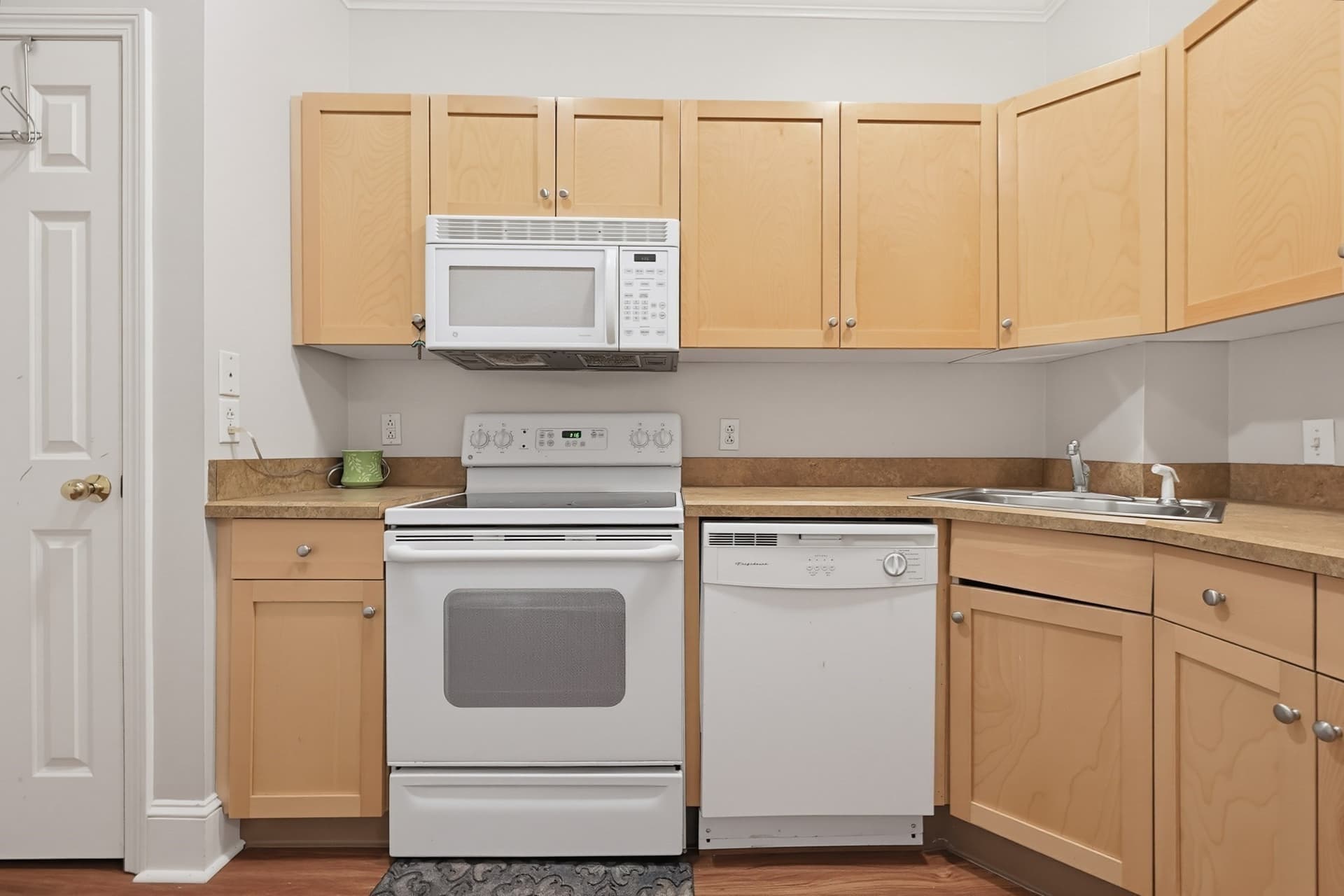 Condominium at 426 Mount Hope # 305, North Attleboro MA 02760, photo 8 of 25