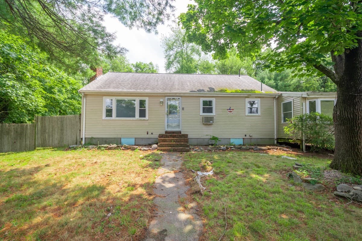 Residential at 81 Border Rd, Holbrook MA 02343, Holbrook, photo 2 of 16