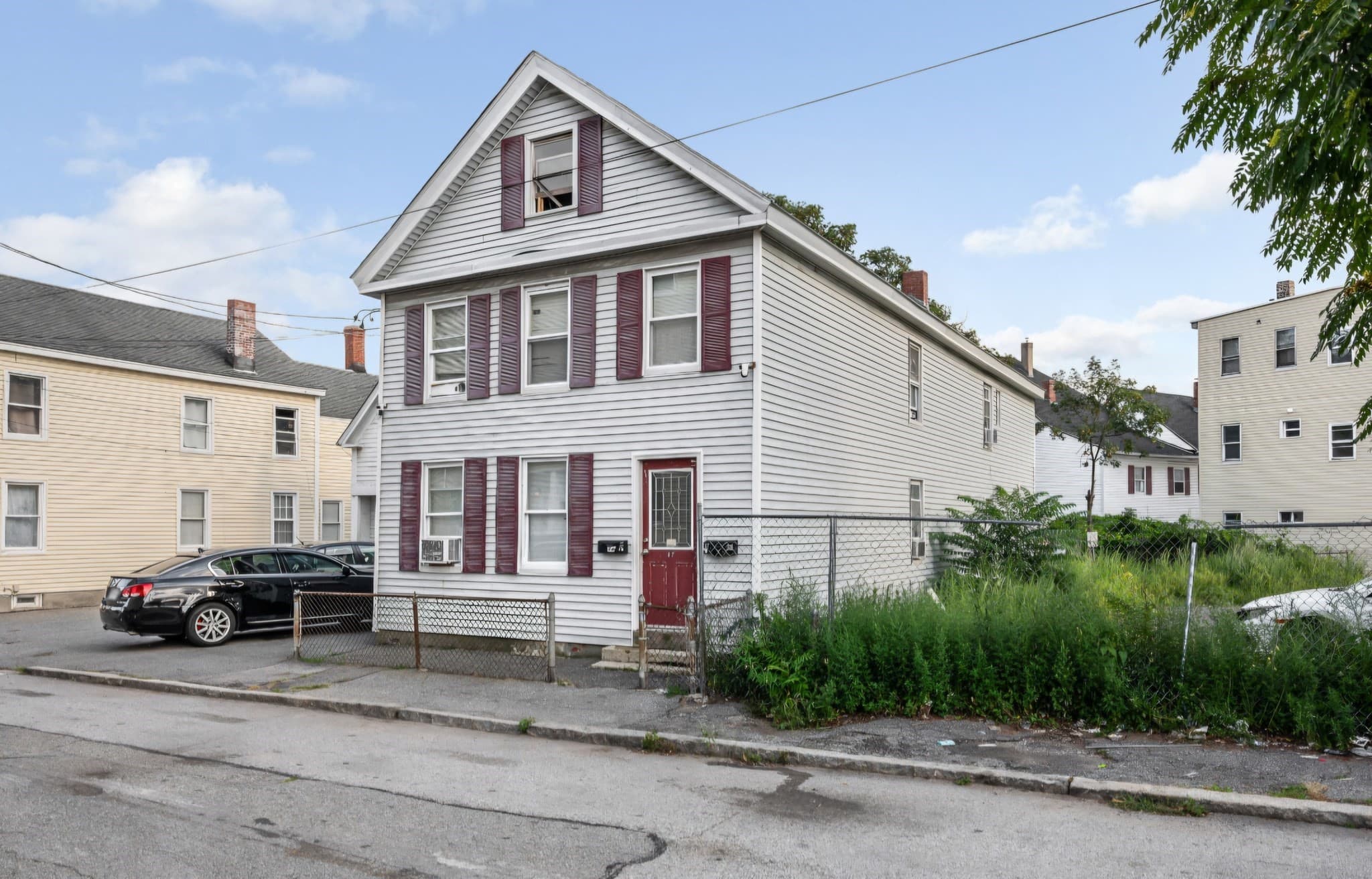 17 Auburn St, Lowell MA 01852