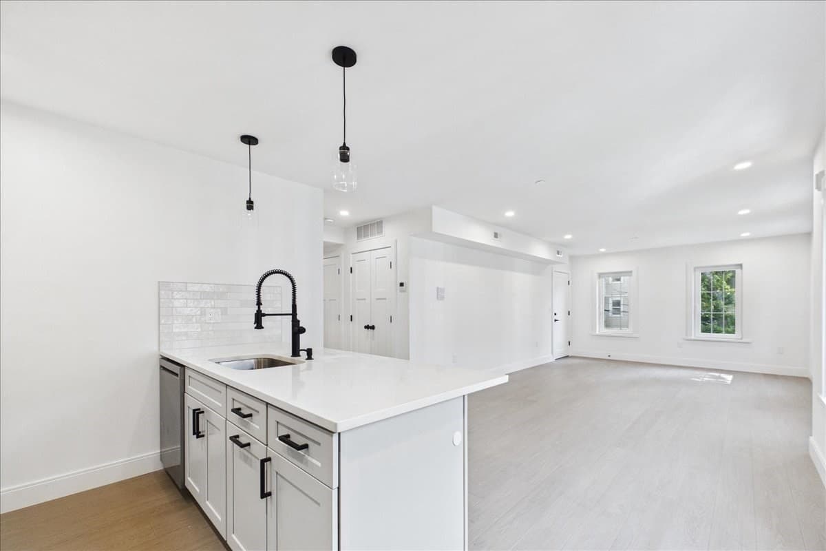 Condominium at 305 Chestnut Ave # 1, Boston MA 02130, Boston, photo 11 of 33