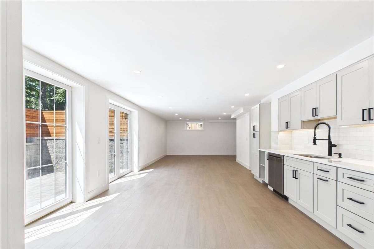 Condominium at 305 Chestnut Ave # 6, Boston MA 02130, Boston, photo 13 of 42