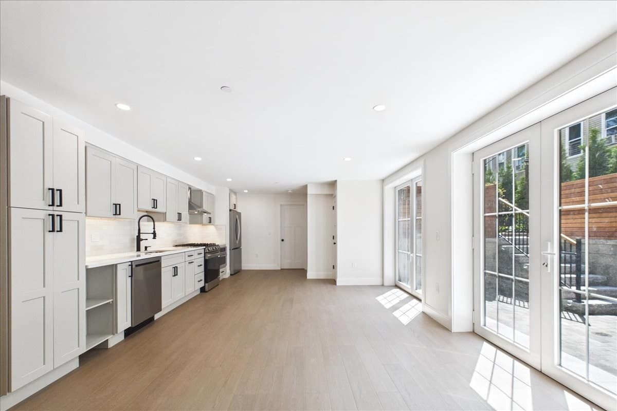 Condominium at 305 Chestnut Ave # 6, Boston MA 02130, Boston, photo 16 of 42