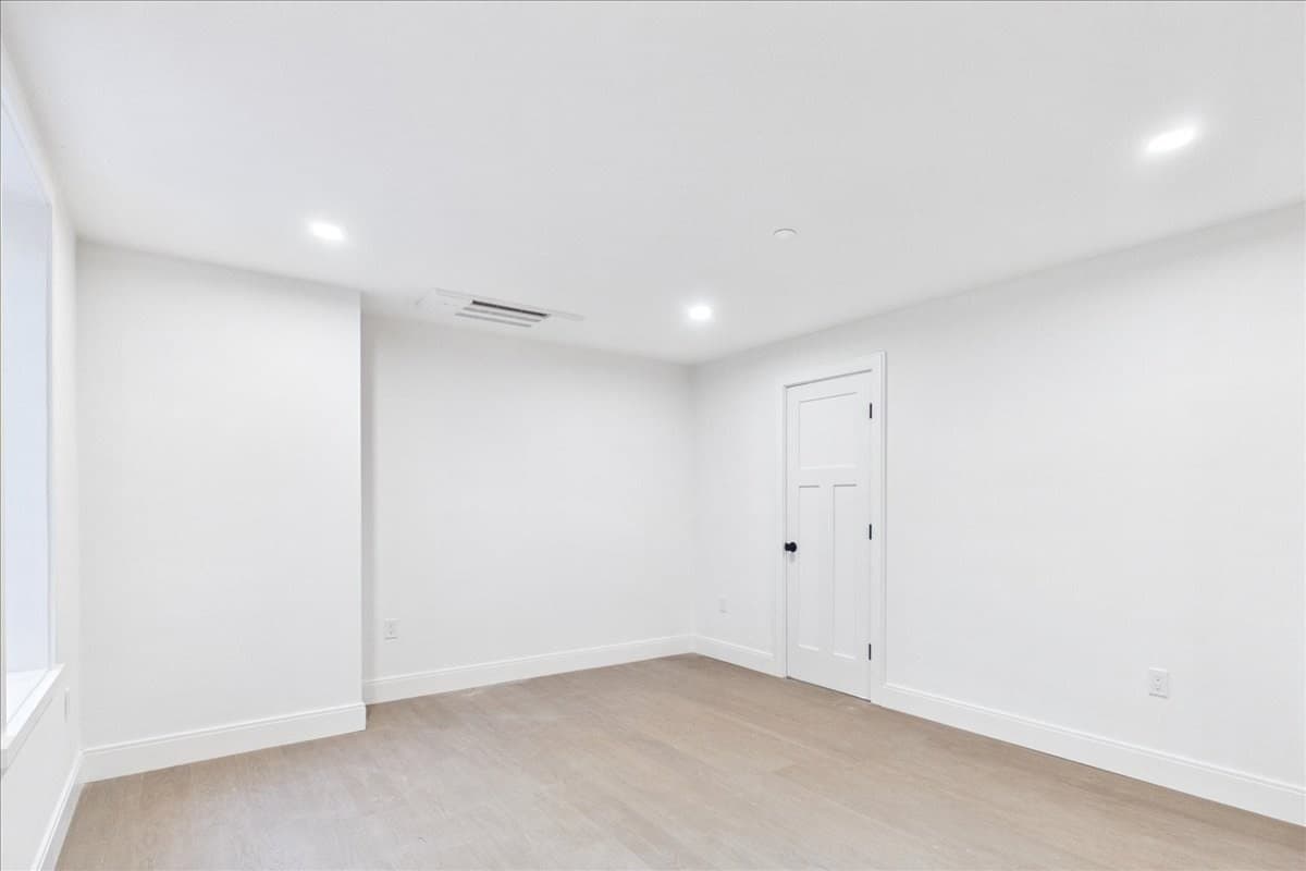 Condominium at 305 Chestnut Ave # 6, Boston MA 02130, Boston, photo 26 of 42