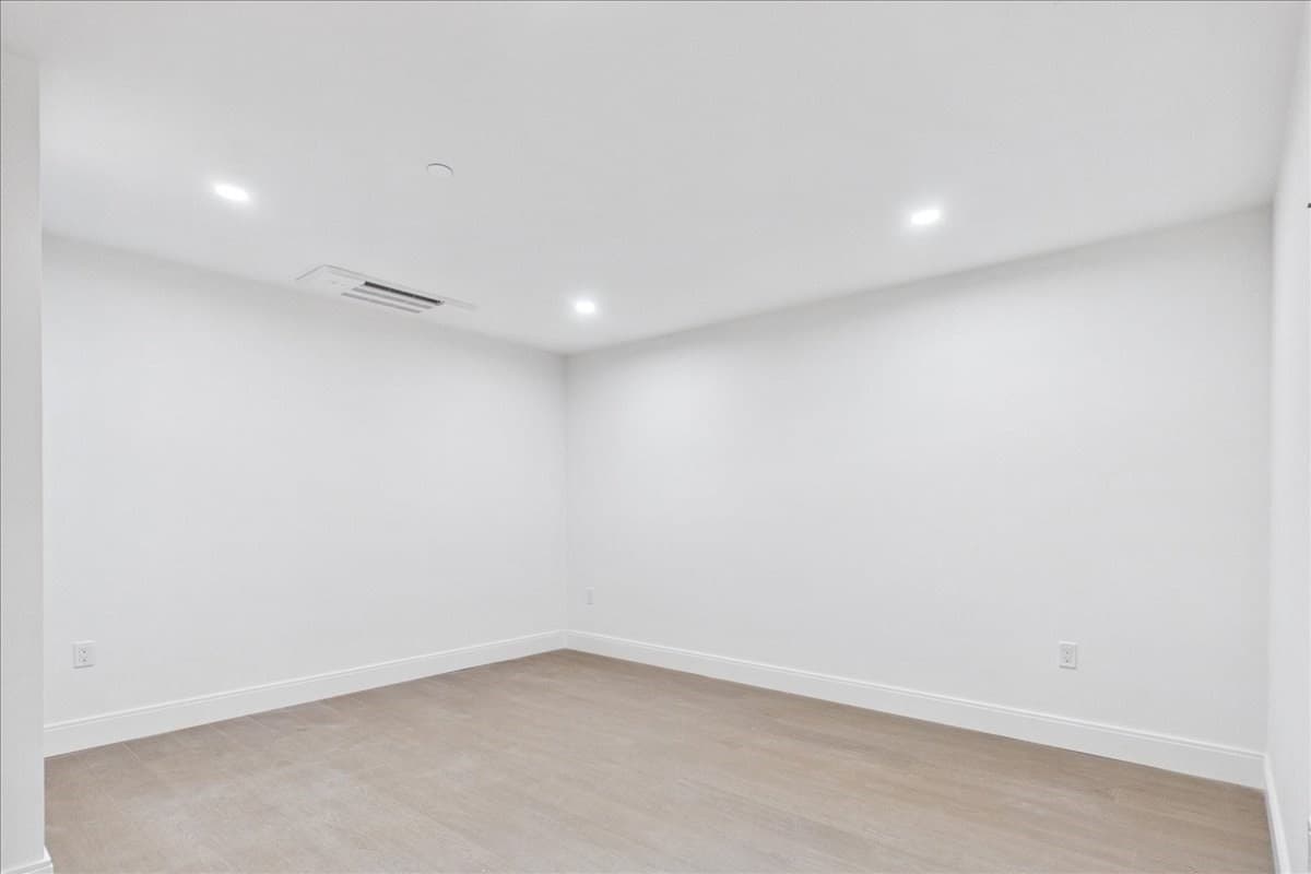 Condominium at 305 Chestnut Ave # 6, Boston MA 02130, Boston, photo 30 of 42