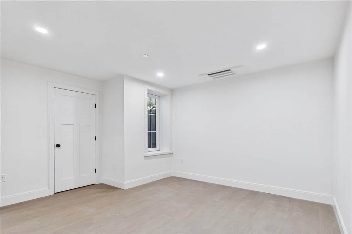 Condominium at 305 Chestnut Ave # 6, Boston MA 02130, Boston, photo 31 of 42