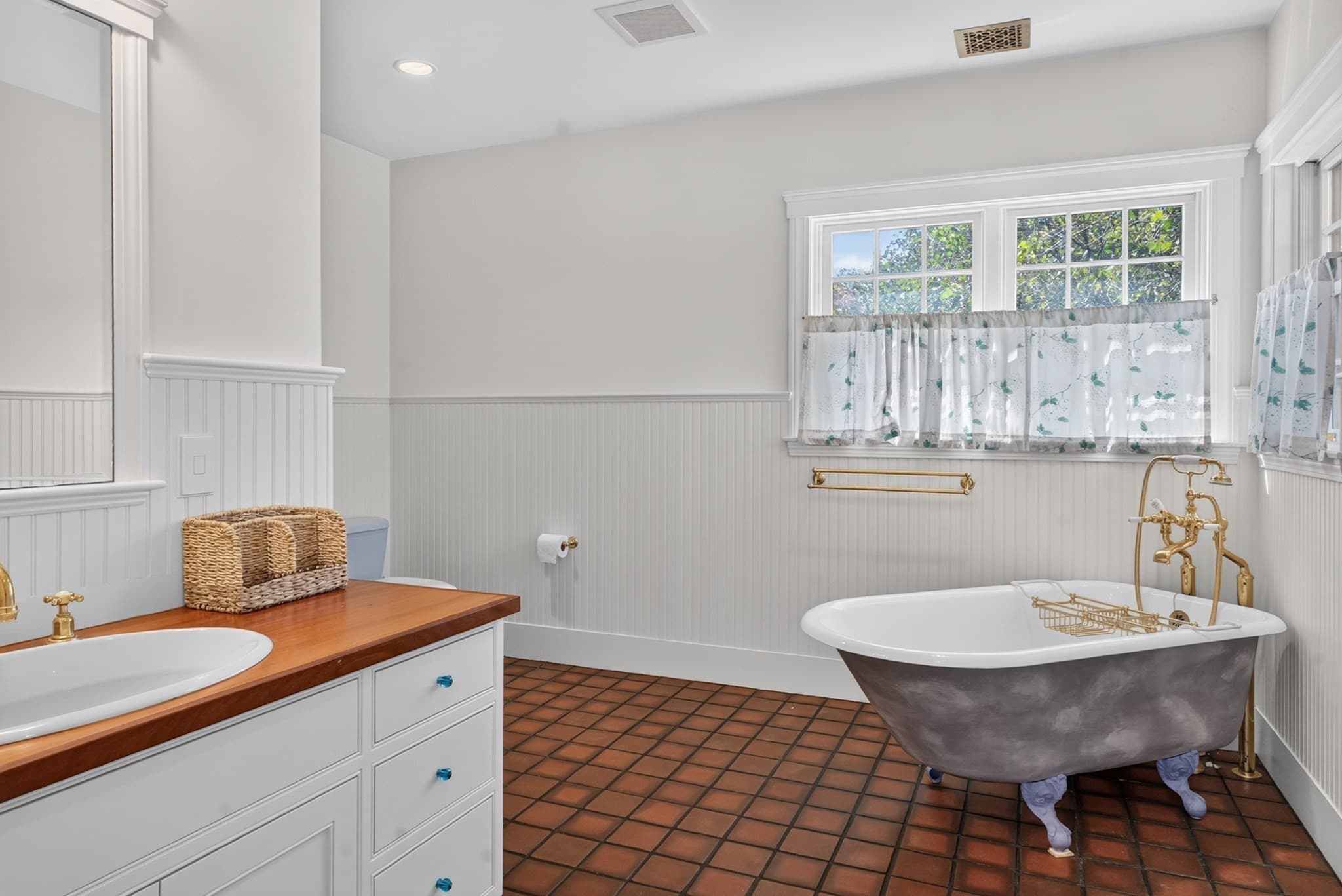 Single Family Residence at 4 Garrett Way, Edgartown MA 02539, Edgartown, photo 33 of 42